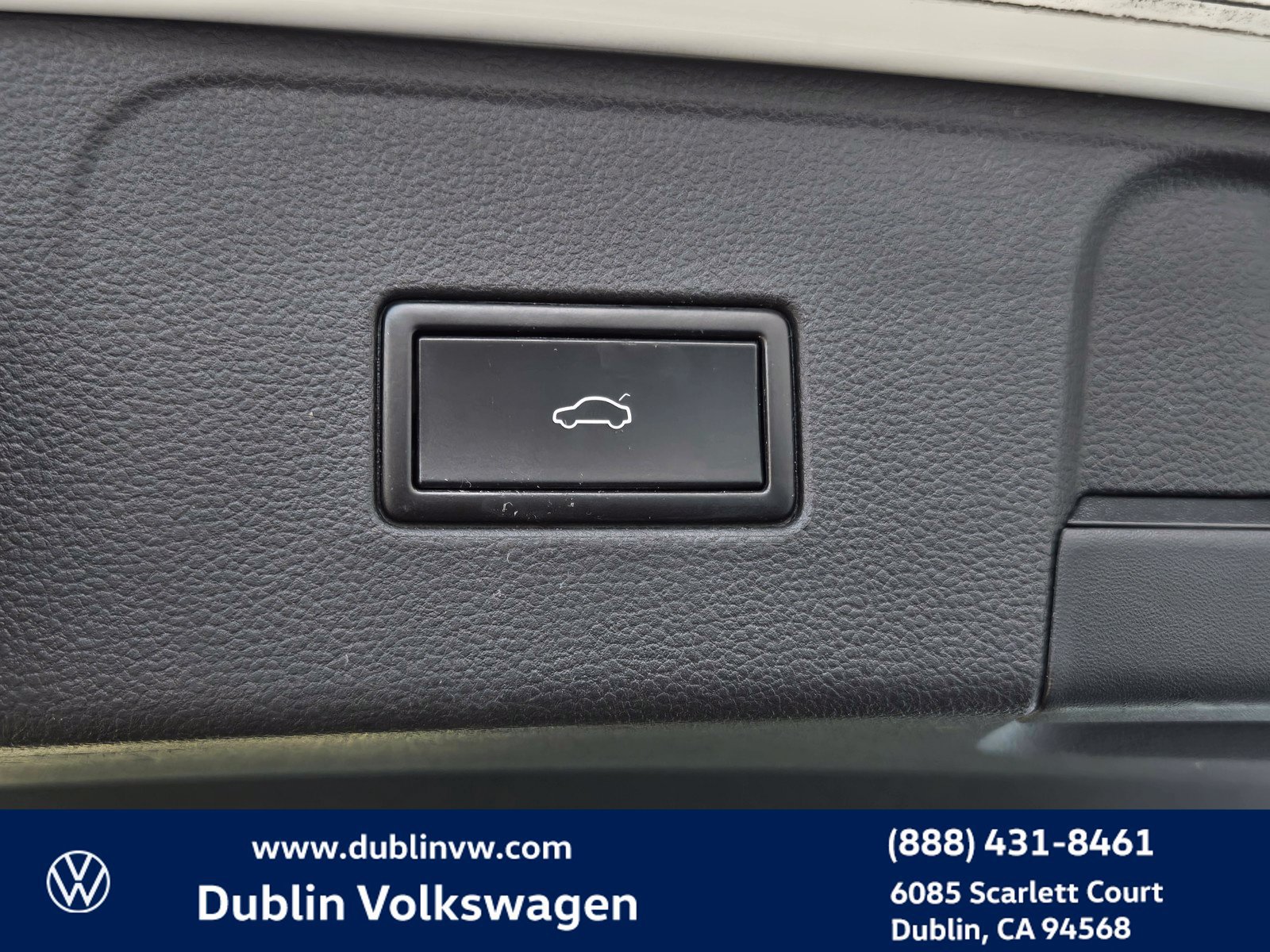 Used 2018 Volkswagen Atlas SE w/ R-Line Package AWD/4WD image 24