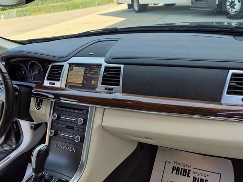 Used 2012 Lincoln MKS FWD image 70