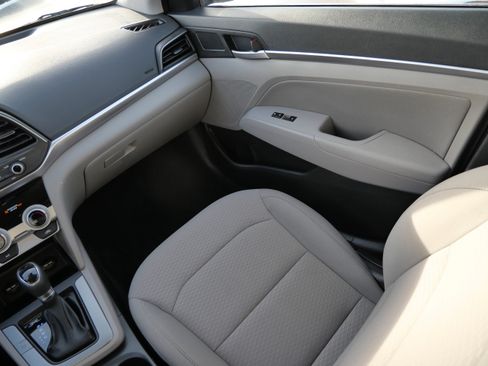 Used 2019 Hyundai Elantra SEL image 11