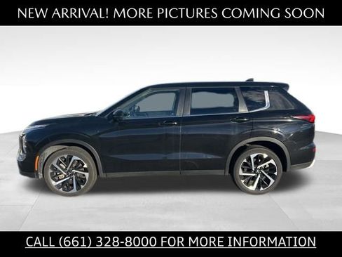 Used 2024 Mitsubishi Outlander SE image 2