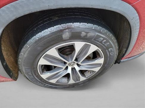 Used 2020 Toyota Highlander XLE FWD image 10