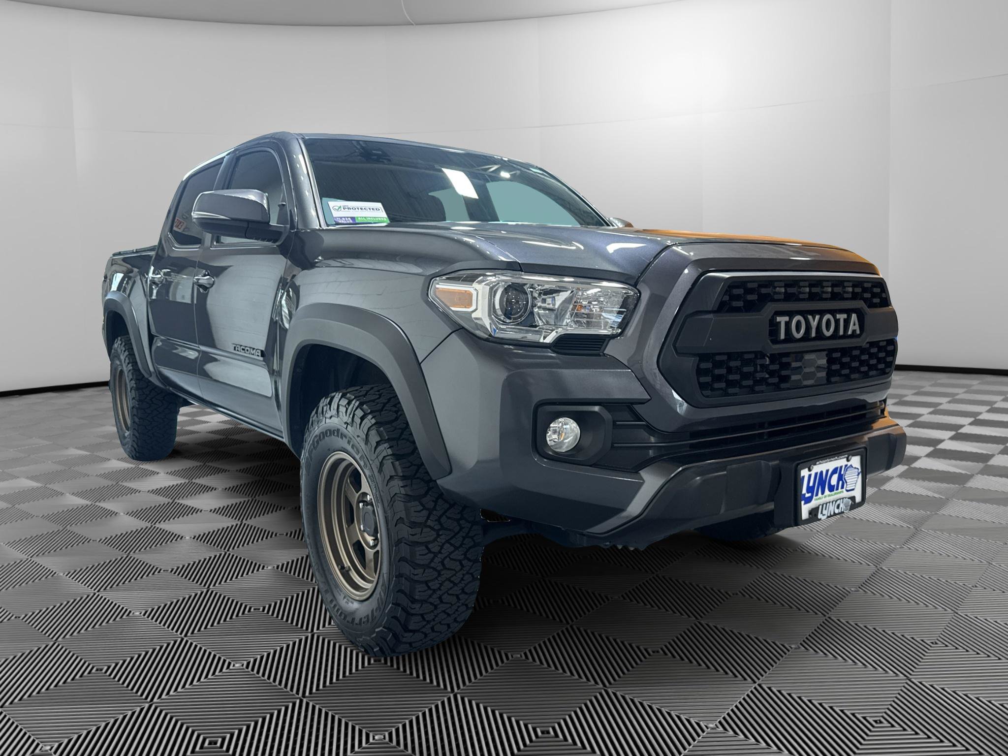 Used 2023 Toyota Tacoma TRD Off-Road w/ Technology Package AWD/4WD image 7