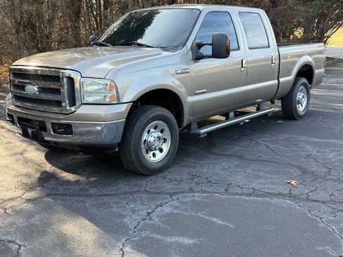Used 2005 Ford F250 XLT AWD/4WD image 1