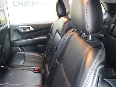 Used 2019 Nissan Pathfinder Platinum AWD/4WD image 8