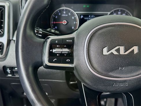 Certified 2023 Kia Sorento S image 9