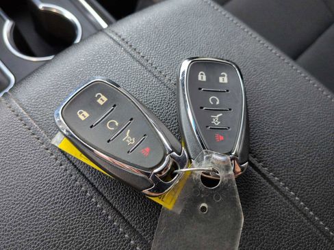 Used 2023 Chevrolet Traverse LT image 35