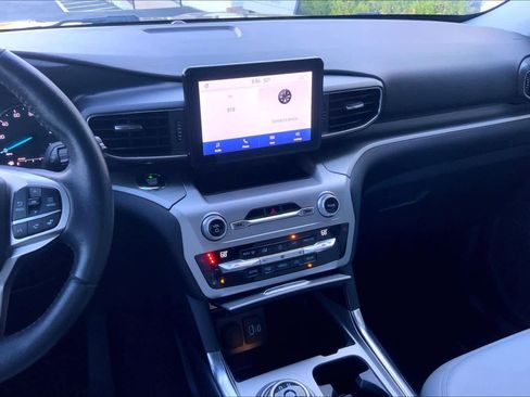 Used 2021 Ford Explorer XLT w/ Equipment Group 202A image 13