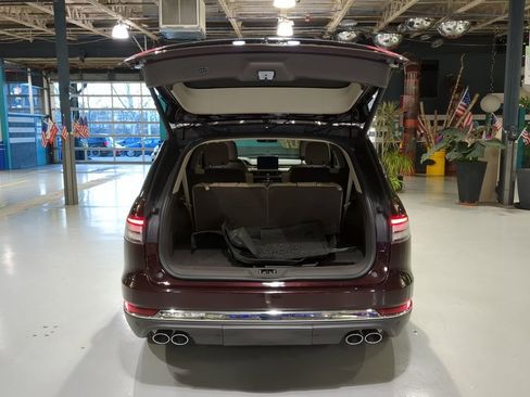 Used 2023 Lincoln Aviator AWD w/ Premium Package image 17