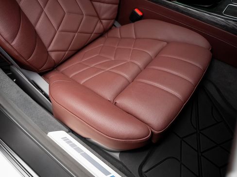 Used 2023 BMW i7 xDrive60 image 61