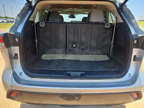 Used 2023 Toyota Highlander Limited FWD image 13