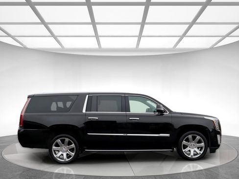 Used 2020 Cadillac Escalade ESV Luxury image 4