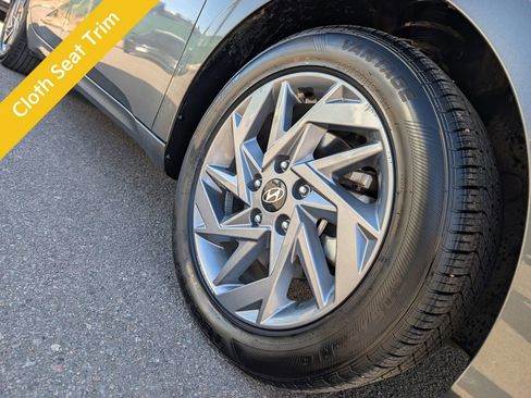 Used 2024 Hyundai Elantra SEL image 7