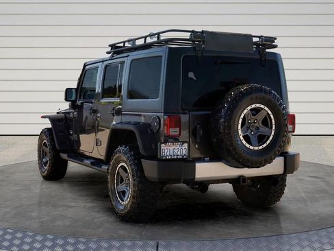 Used 2014 Jeep Wrangler Unlimited Sahara w/ Connectivity Group AWD/4WD image 5