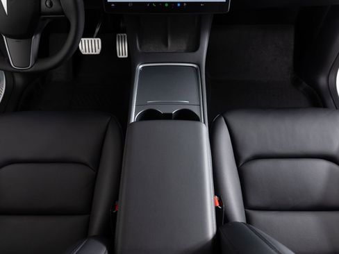 Used 2023 Tesla Model Y Long Range image 37