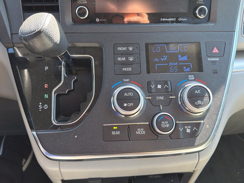 Used 2019 Toyota Sienna LE FWD image 33