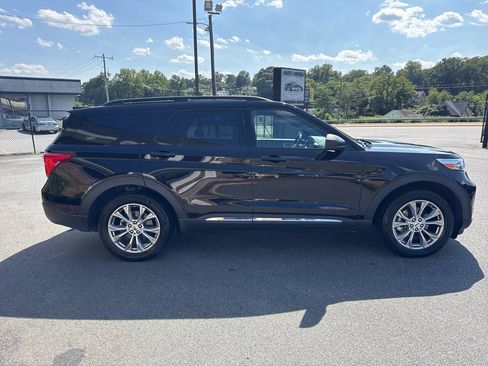 Used 2020 Ford Explorer XLT w/ Equipment Group 202A AWD/4WD image 9