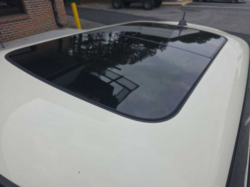 Used 2010 MINI Cooper Hardtop image 9