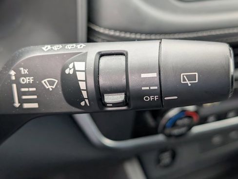 Used 2025 Nissan Rogue SV image 24