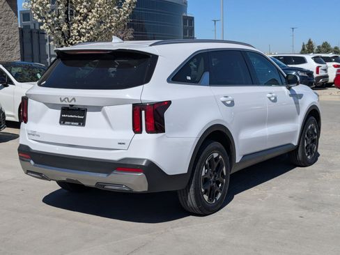 Certified 2025 Kia Sorento S image 5