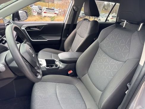 Used 2025 Toyota RAV4 XLE image 24