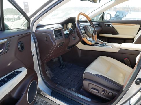 Used 2018 Lexus RX 350L Premium w/ Premium Package image 11