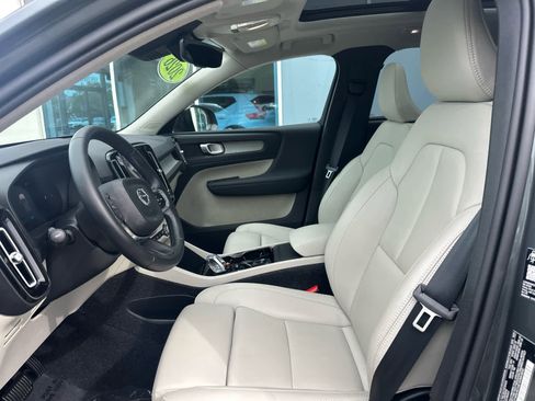 Used 2026 Volvo XC40 B5 Plus AWD/4WD image 10