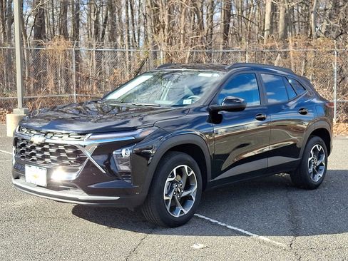 Used 2024 Chevrolet Trax LT w/ Driver Confidence Package image 3