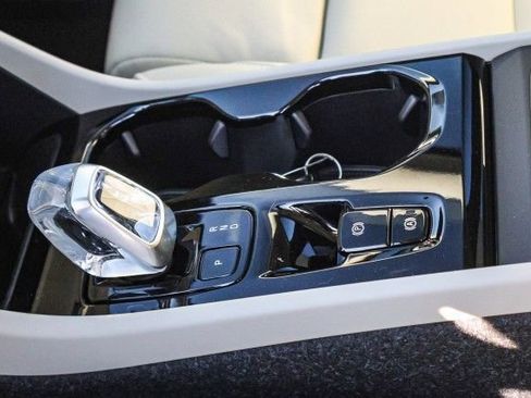 New 2026 Volvo XC40 B5 Plus w/ Protection Package Premier image 18