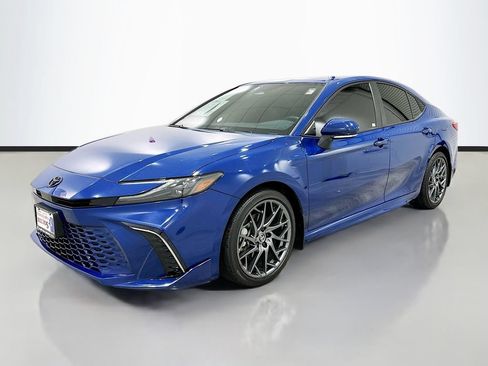 Used 2025 Toyota Camry LE FWD image 3
