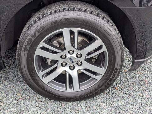 Used 2024 Ford Expedition Limited image 9