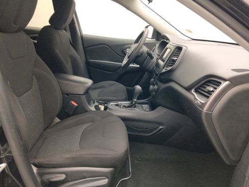 Used 2019 Jeep Cherokee Latitude w/ Popular Appearance Group FWD image 21