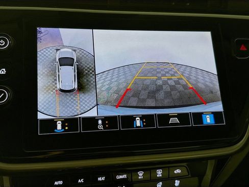Used 2022 Chevrolet Bolt EUV Premier FWD image 13
