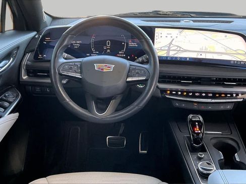 Used 2024 Cadillac XT4 Sport FWD image 7