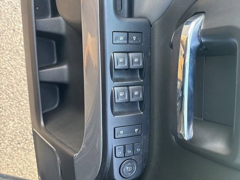 Used 2018 Chevrolet Silverado 1500 LTZ Z71 image 4