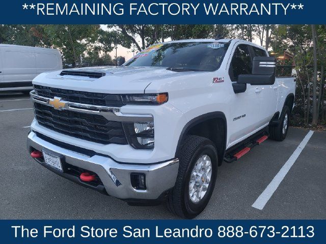 Used 2025 Chevrolet Silverado 2500 LT AWD/4WD image 3