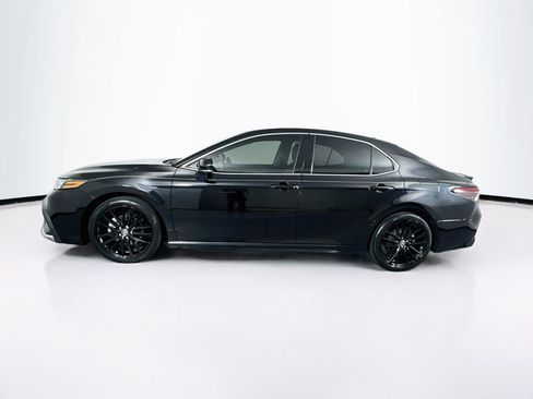 Used 2022 Toyota Camry XSE FWD image 6