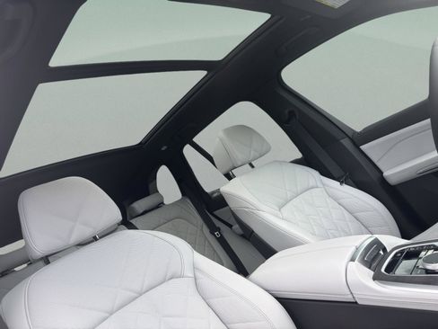 Used 2026 BMW X5 xDrive40i w/ M Sport Package image 33