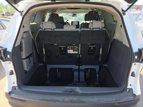 Used 2024 Toyota Sienna LE AWD/4WD image 13