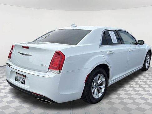 Used 2023 Chrysler 300 Touring RWD image 5