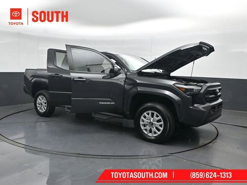 Used 2025 Toyota Tacoma SR5 AWD/4WD image 53