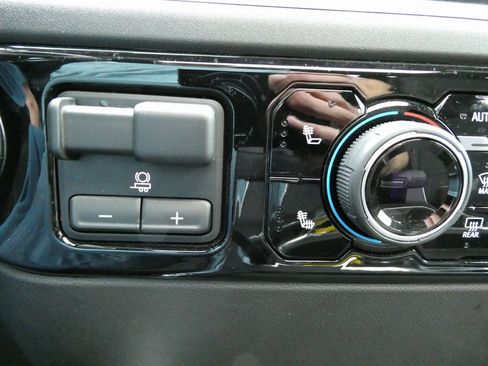 Certified 2024 Chevrolet Silverado 2500 LT w/ All Star Edition image 26