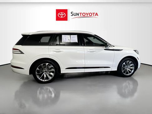 Used 2023 Lincoln Aviator Grand Touring AWD/4WD image 2