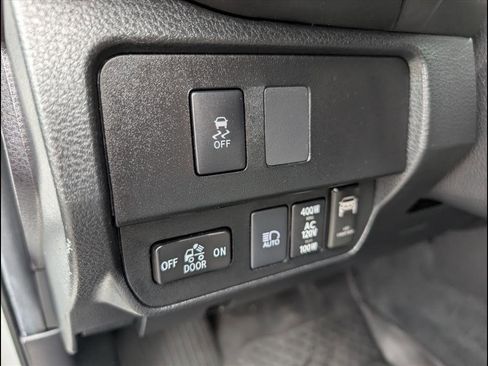 Used 2022 Toyota Tacoma TRD Off-Road image 17