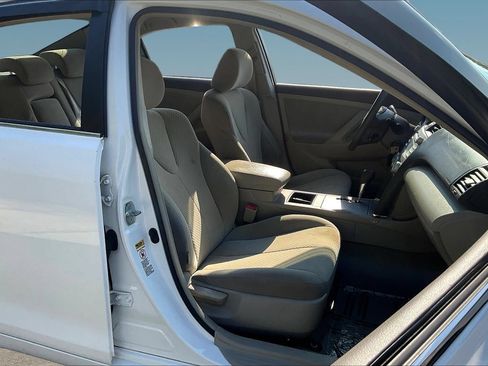 Used 2009 Toyota Camry LE FWD image 26
