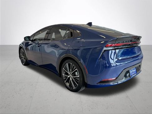 Used 2025 Toyota Prius XLE FWD image 10