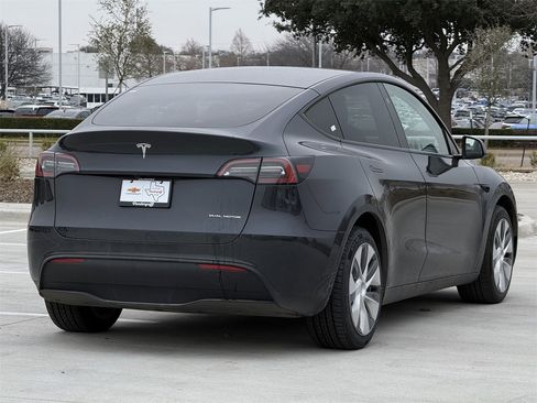 Used 2024 Tesla Model Y Long Range image 4