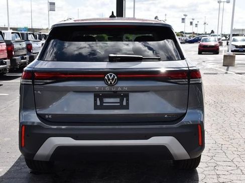 Certified 2025 Volkswagen Tiguan SE w/ Panoramic Sunroof Package AWD/4WD image 6