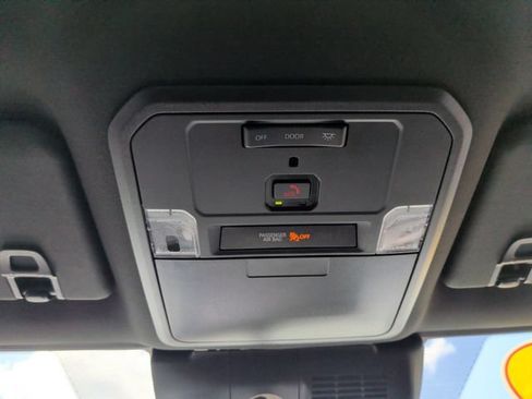 Used 2025 Toyota Tacoma TRD Sport AWD/4WD image 27