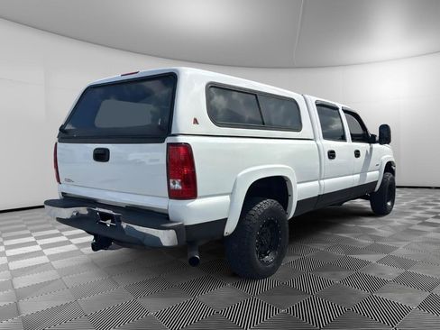 Used 2005 Chevrolet Silverado 2500 LS w/ Heavy-Duty Power Package AWD/4WD image 4