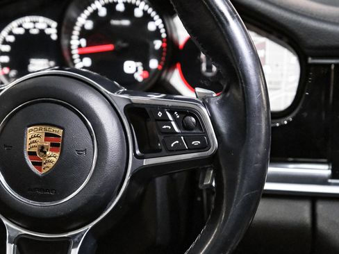 Used 2018 Porsche Panamera 4 image 16